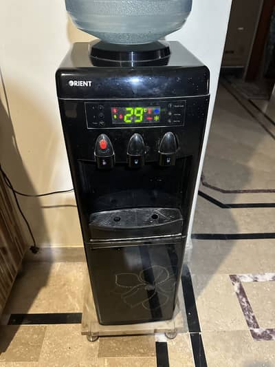 Water Dispenser with refrigerator area