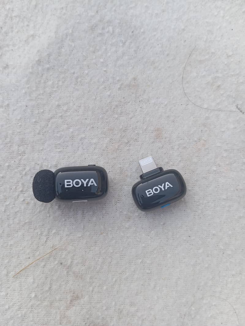 Boya Mini 2-07 Wireless iPhone Cable (Lightning) Box Opened 1