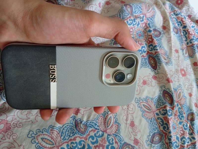 Apple iPhone 16 Pro 2