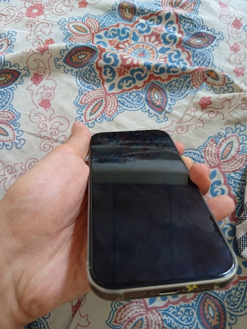 Apple iPhone 16 Pro 3