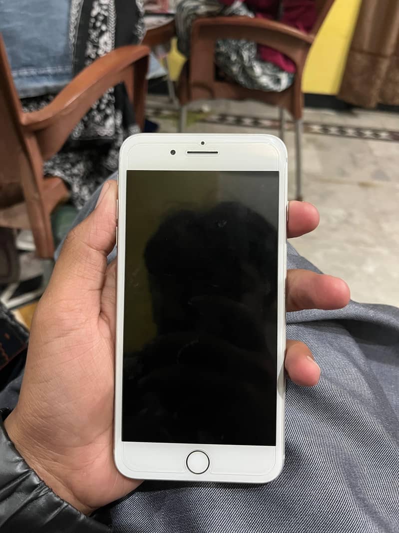 Apple iPhone 8 Plus 1