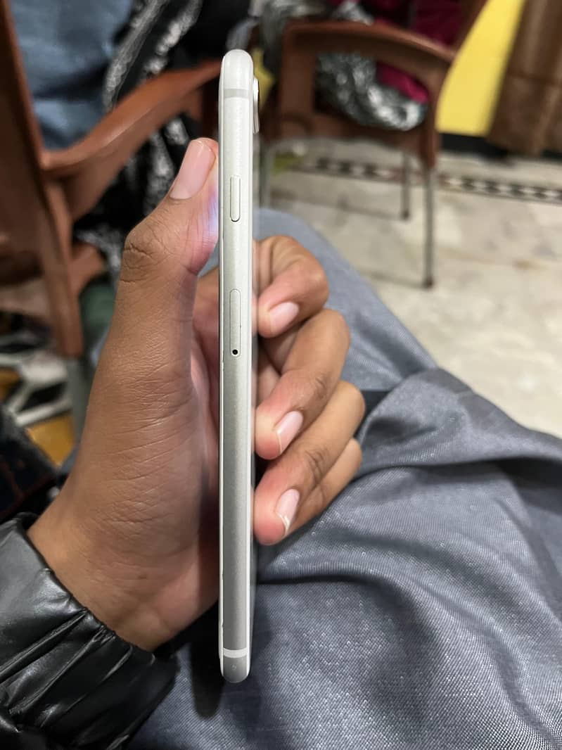 Apple iPhone 8 Plus 4