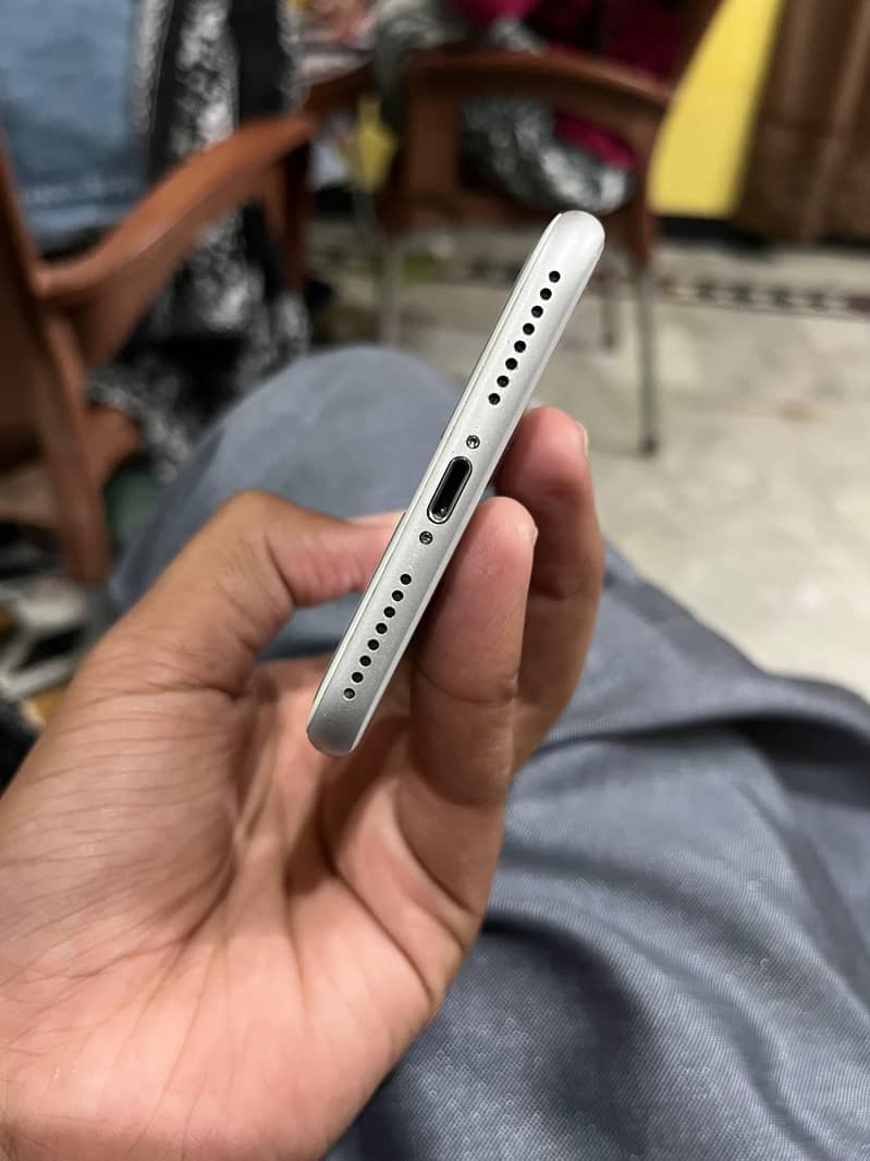 Apple iPhone 8 Plus 5