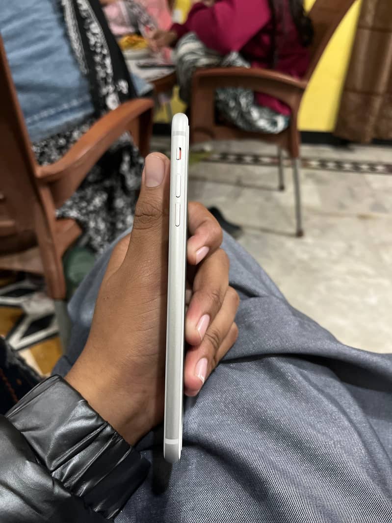 Apple iPhone 8 Plus 6