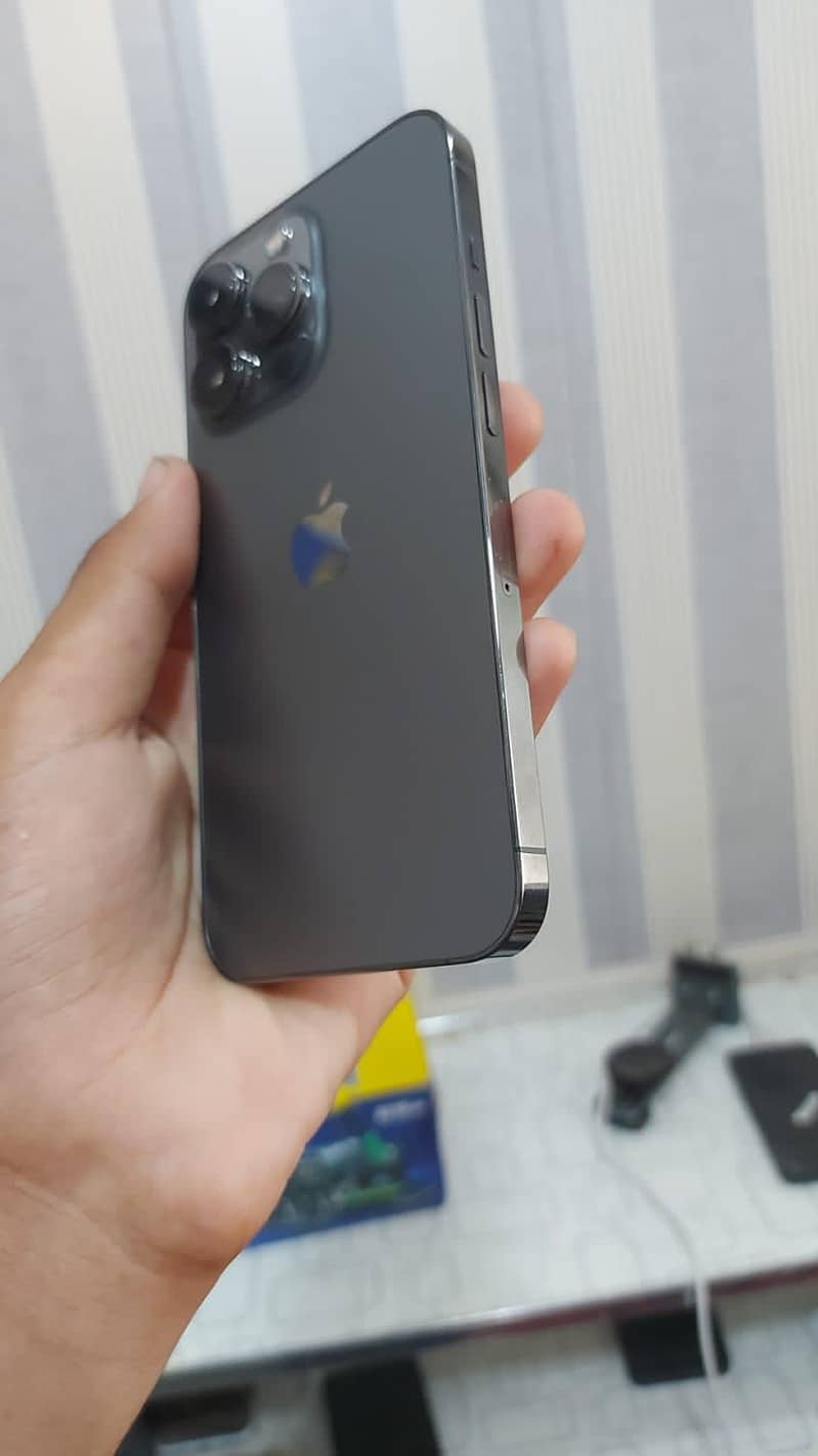 Apple iPhone 13 Pro 4