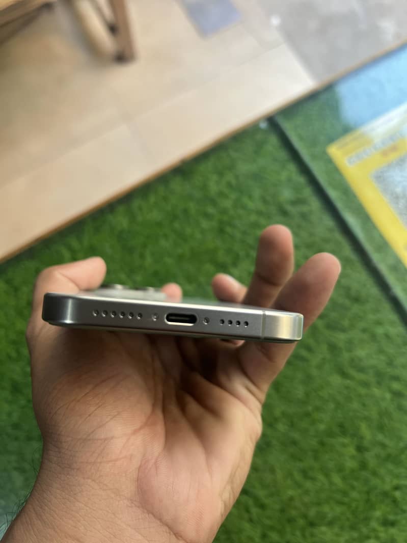 Apple iPhone 15 Pro Max 0