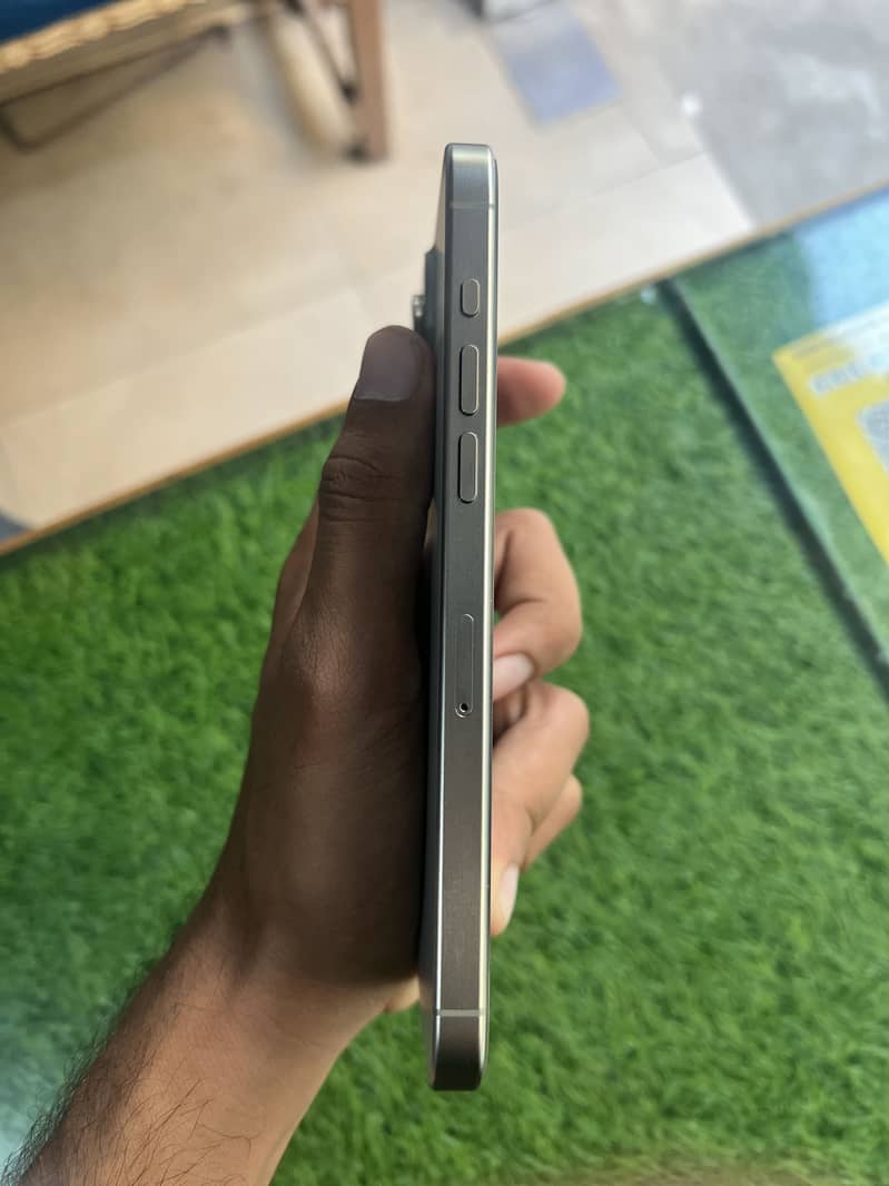 Apple iPhone 15 Pro Max 3