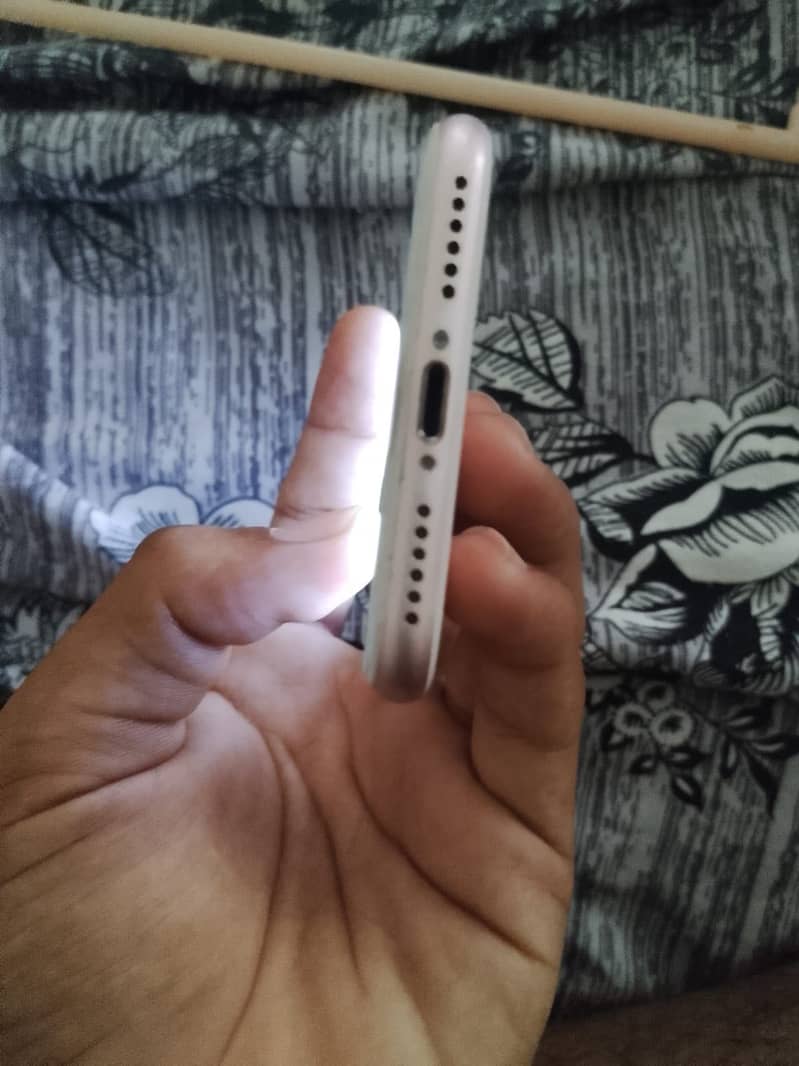 Apple iPhone 7 2