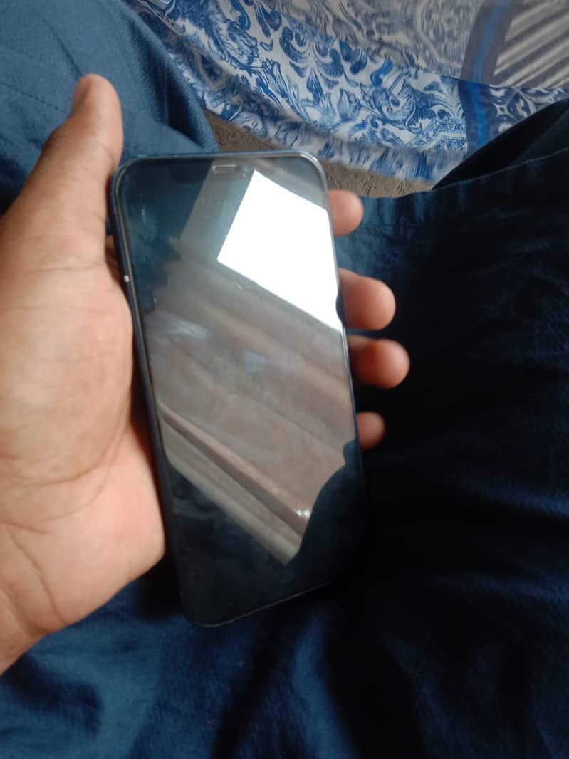 Apple iPhone 12 4