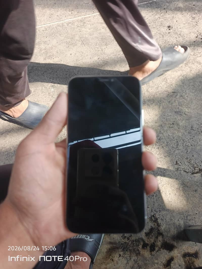 Apple iPhone X 4