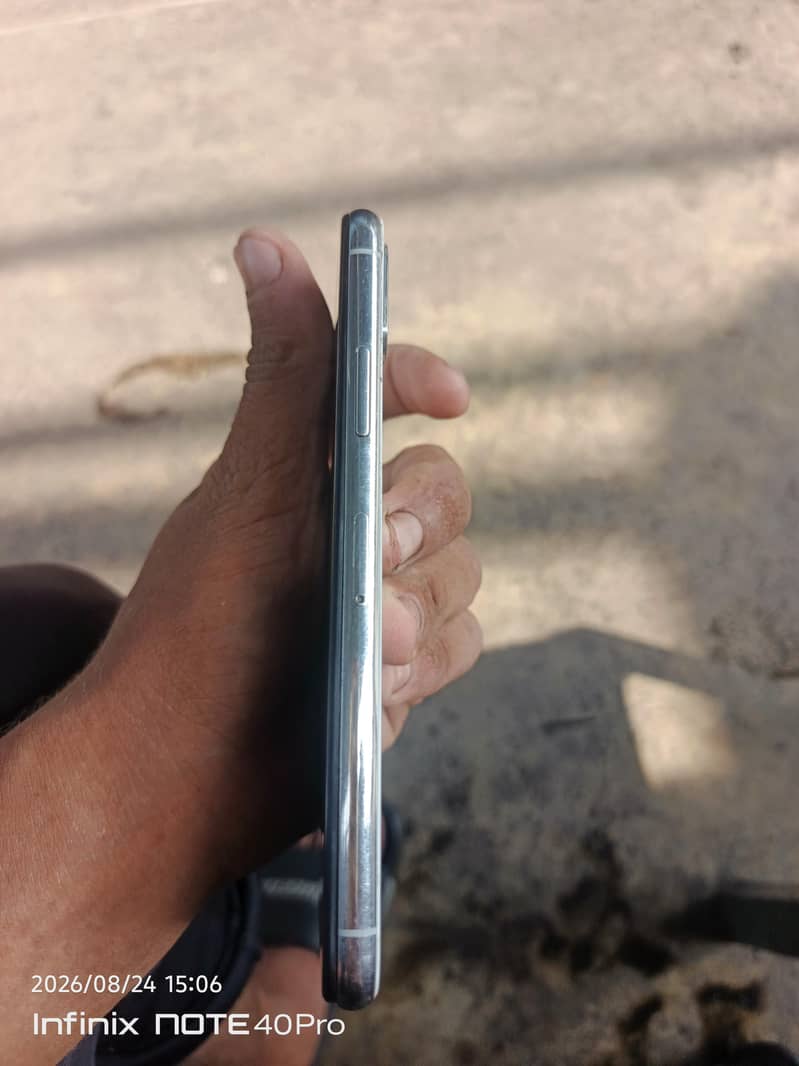 Apple iPhone X 6