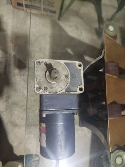 SPG Industrial Brake Motor with Gear Head – Rs. 18,000