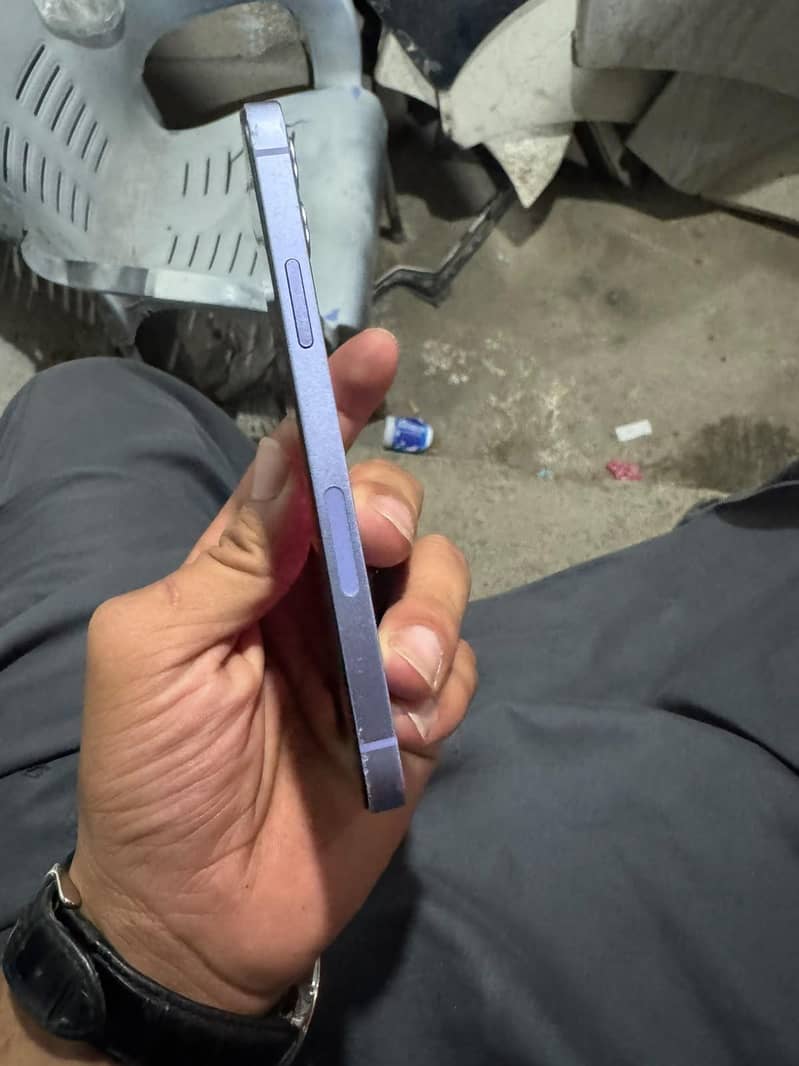 Apple iPhone 12 2