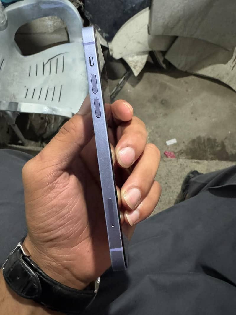 Apple iPhone 12 3