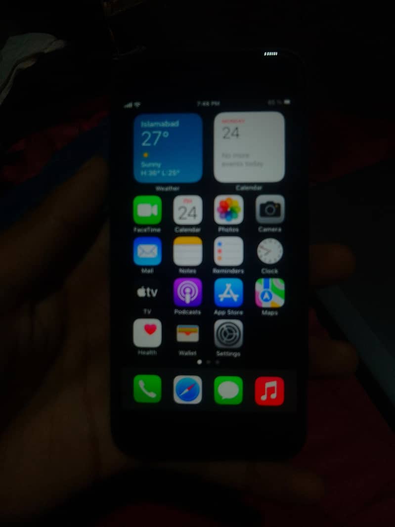 Apple iPhone 7 0