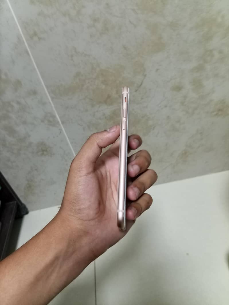 Apple iPhone 8 3