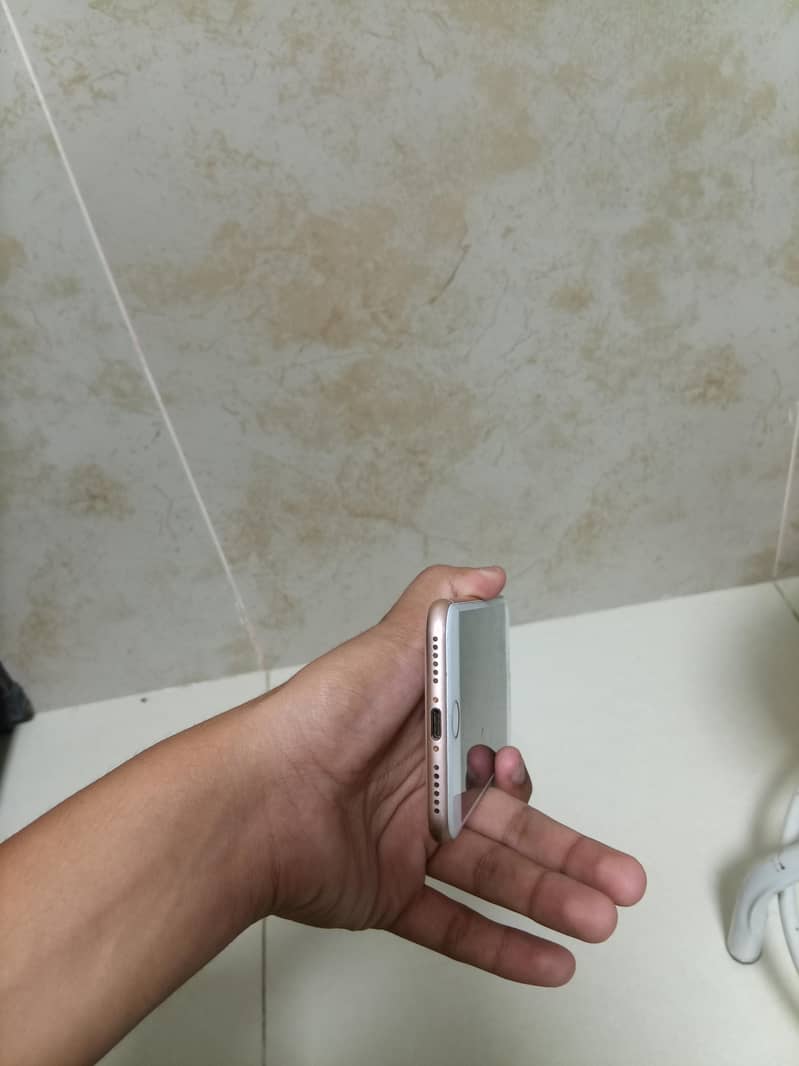 Apple iPhone 8 4