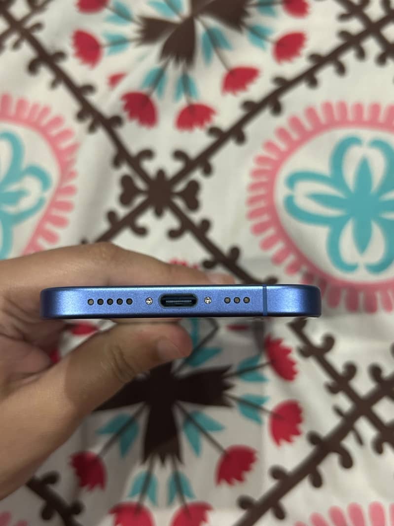 Apple iPhone 16 0