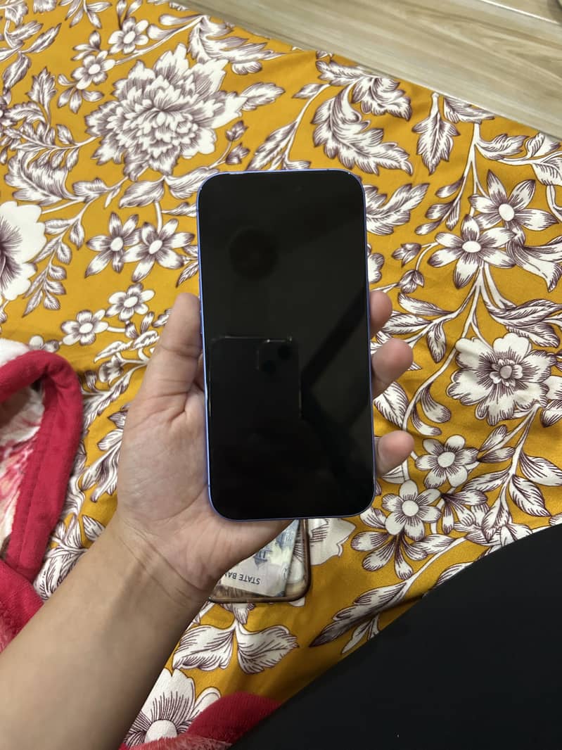 Apple iPhone 16 2