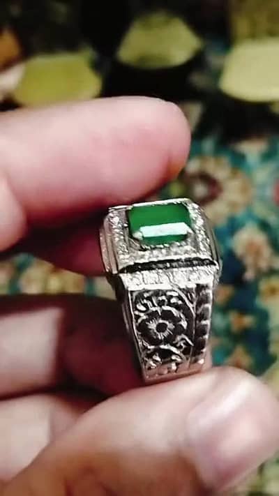 Beautiful Emerald Silver ring for sale