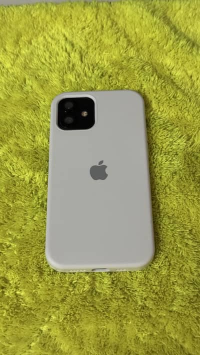 Up for sale is a original iPhone 12 in great working condition
