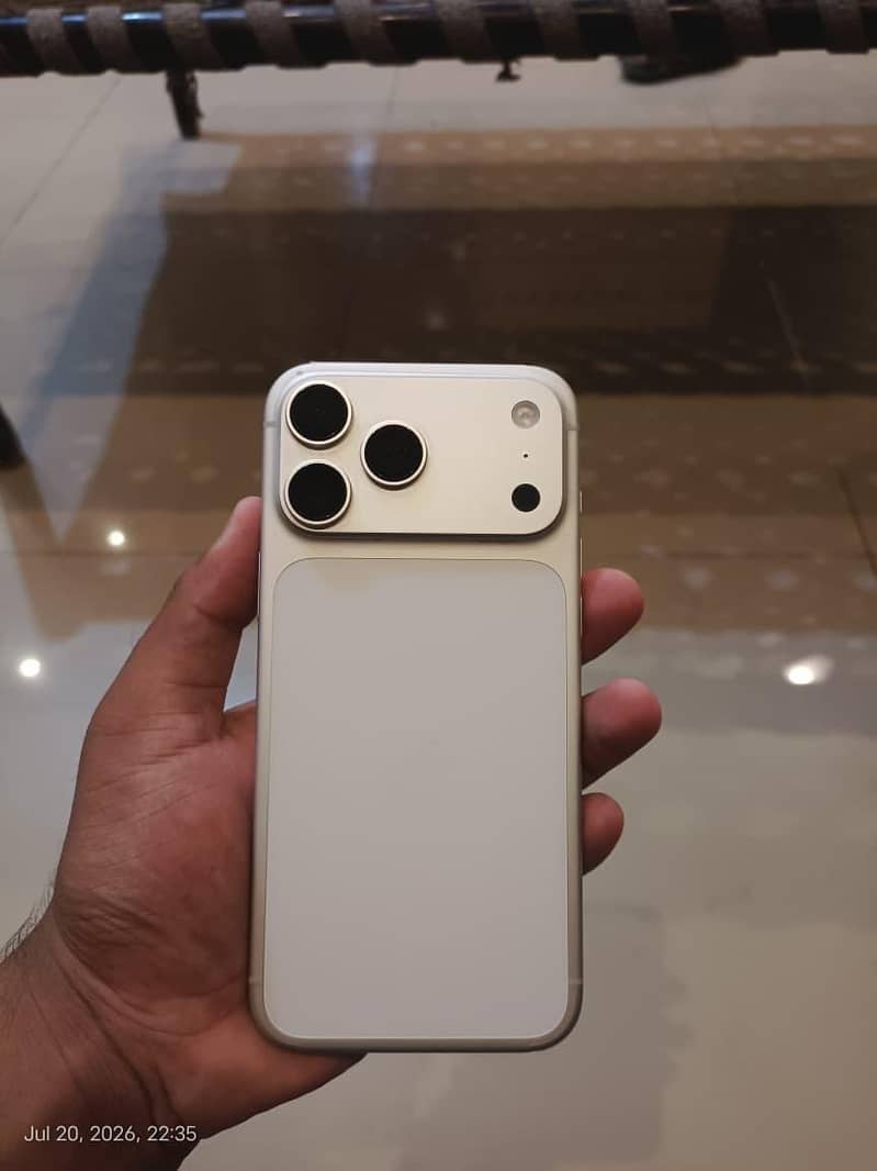 Apple iPhone 17 Pro Max 1