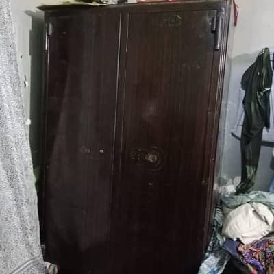 iron Almirah for sale in gud condition
