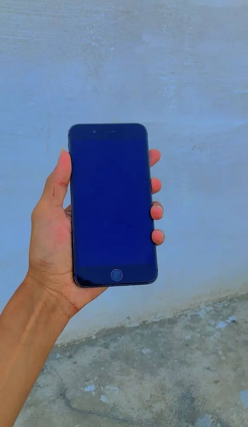 Apple iPhone 8 Plus 0