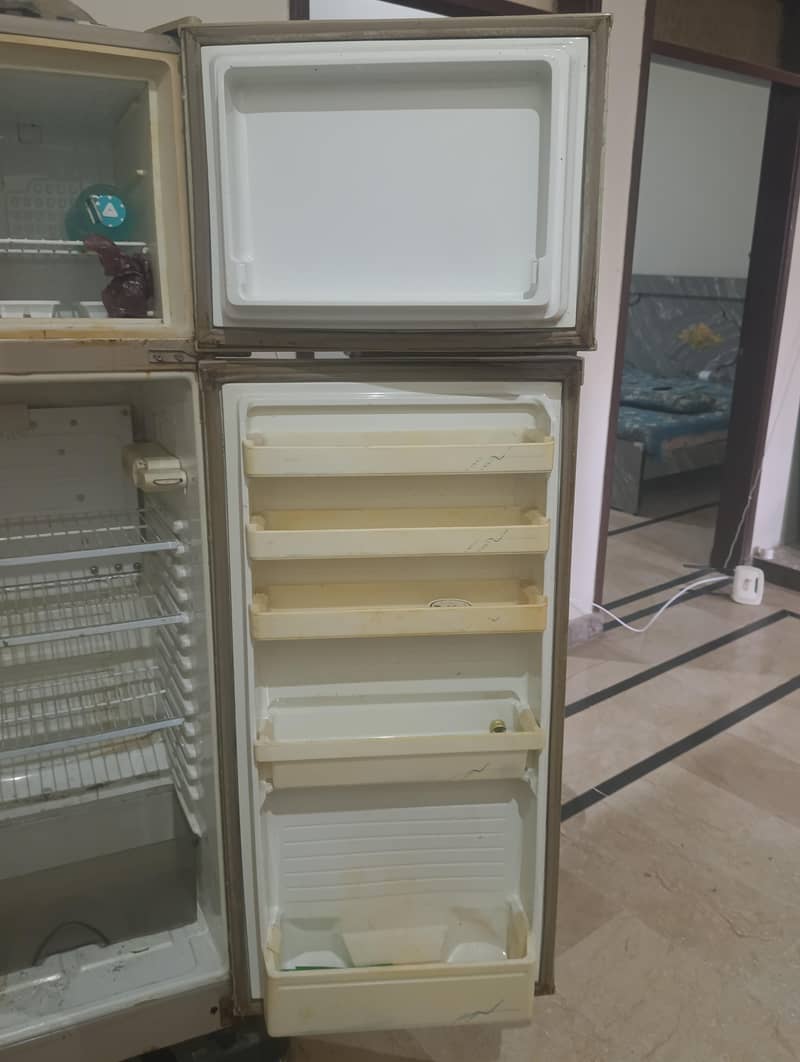 dawlance fridge 2