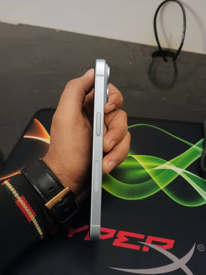 Apple iPhone 15 4