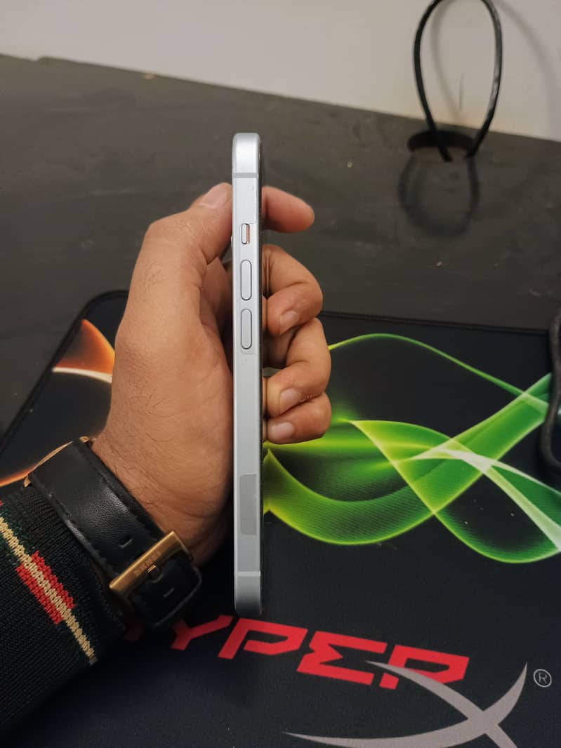 Apple iPhone 15 7