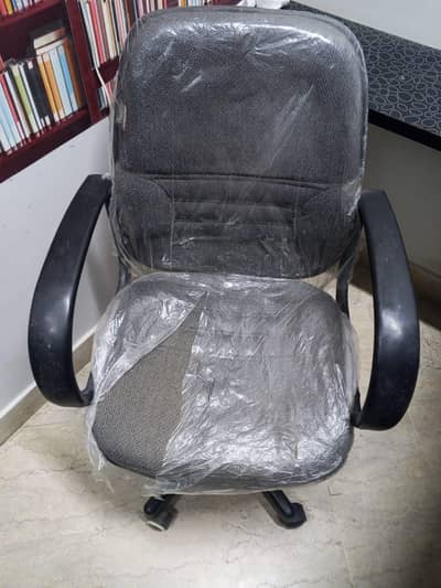5 Matching Office Chairs / Revolving Computer Chairs | Good Condition