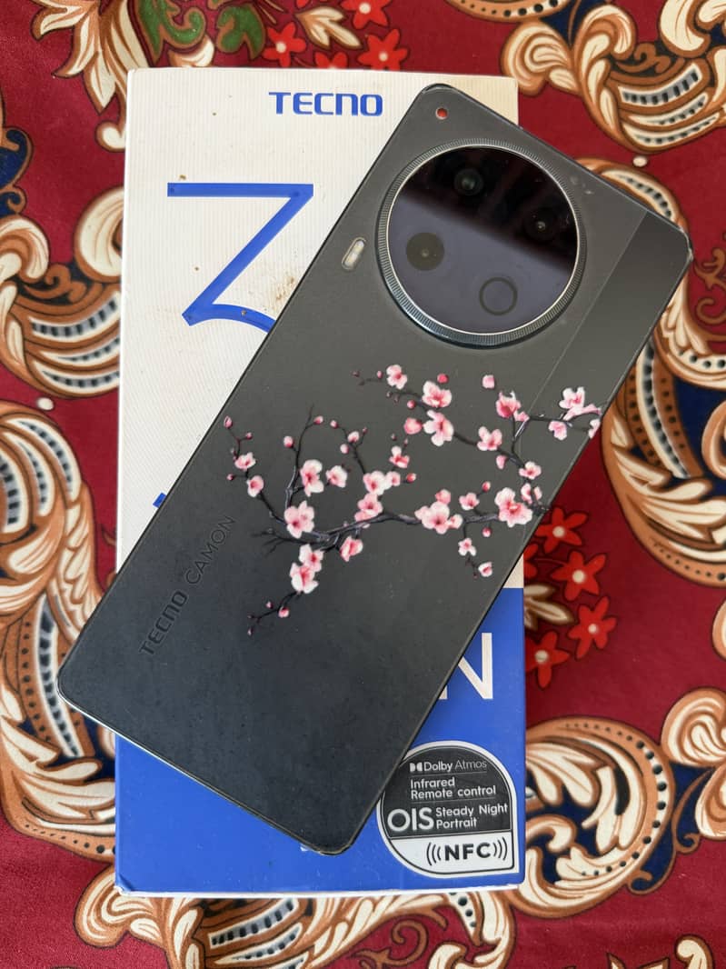 Tecno CAMON 30 0