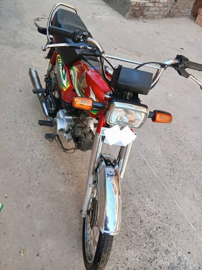 2022/ 2023 red color 22model 23 ka sticker.    o3oo,,6o 19,971,.