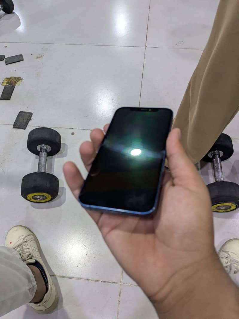 Apple iPhone 12 2