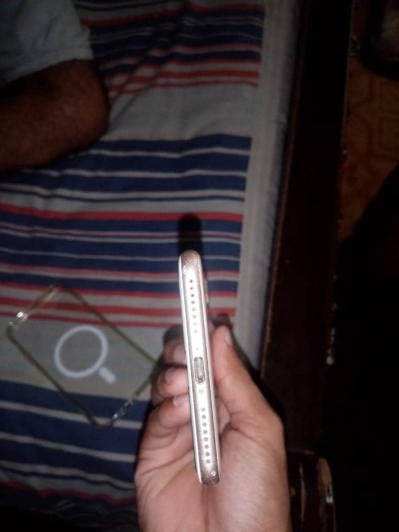 Apple iPhone 8 Plus 3