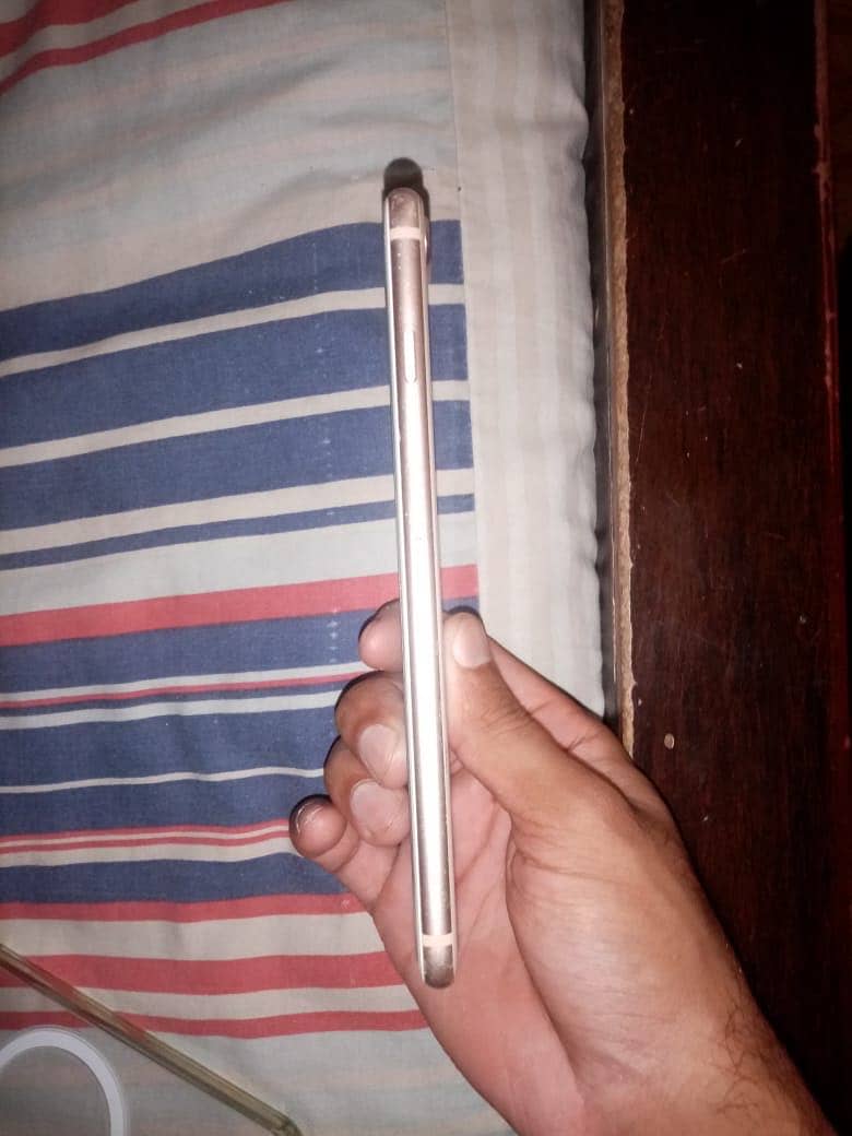 Apple iPhone 8 Plus 11