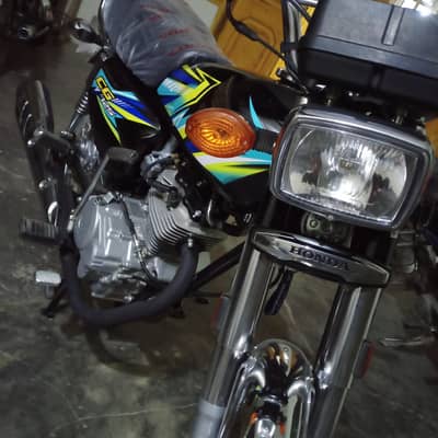 Honda CG 125 2026 model black color for sale