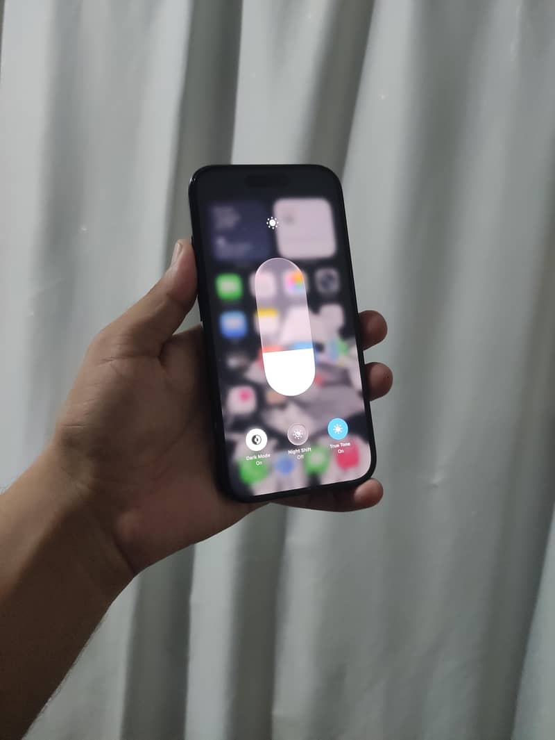 Apple iPhone 16 3