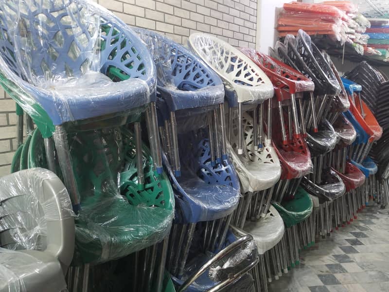 PLASTIC CHAIRS & TABLE 3