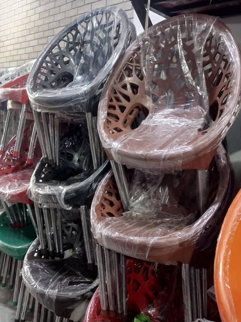 PLASTIC CHAIRS & TABLE 4