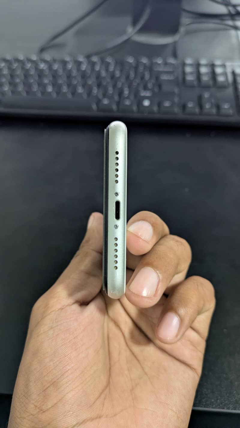 Apple iPhone 11 3