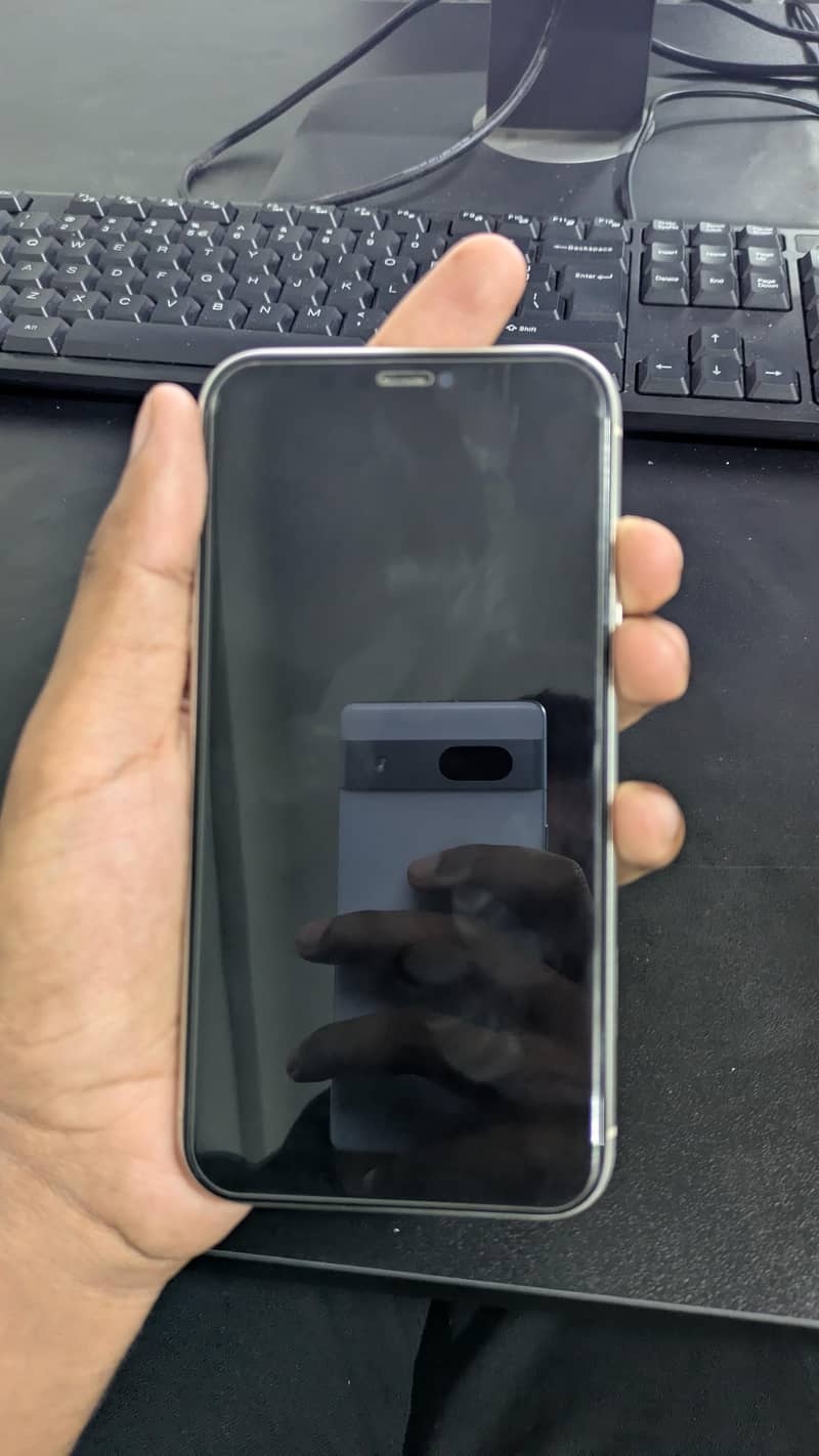 Apple iPhone 11 4