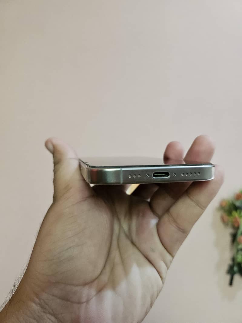 Apple iPhone 15 Pro 4