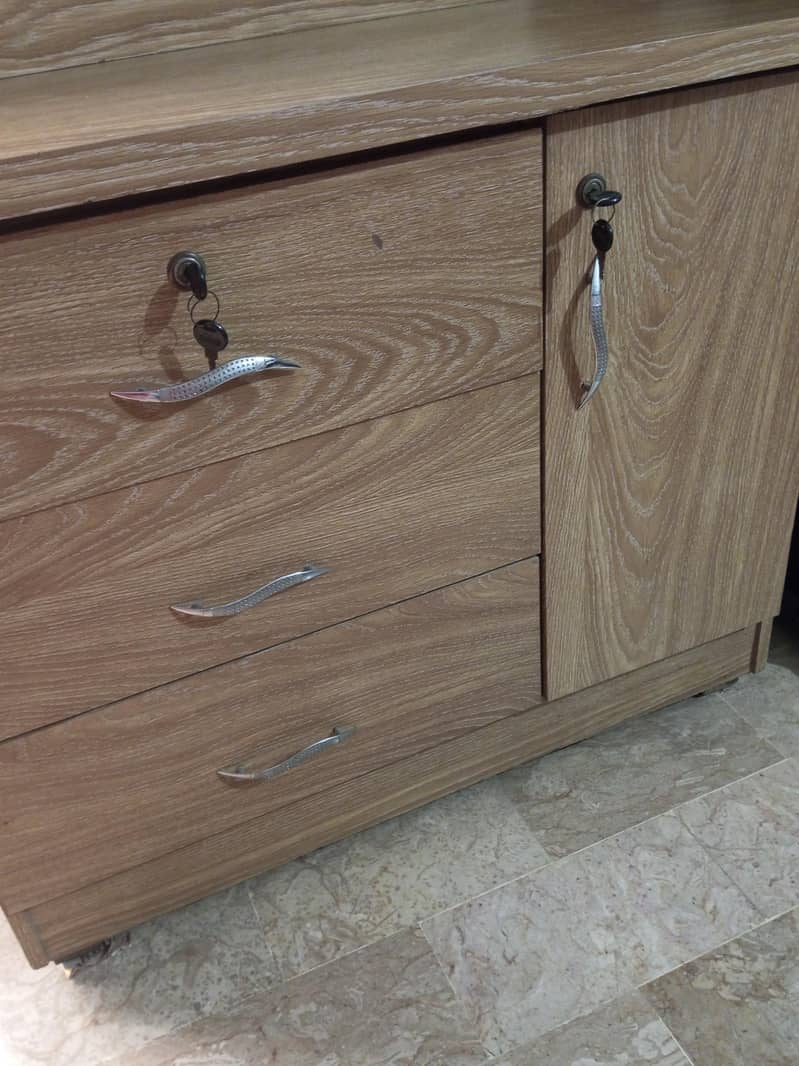 Dressing table 4