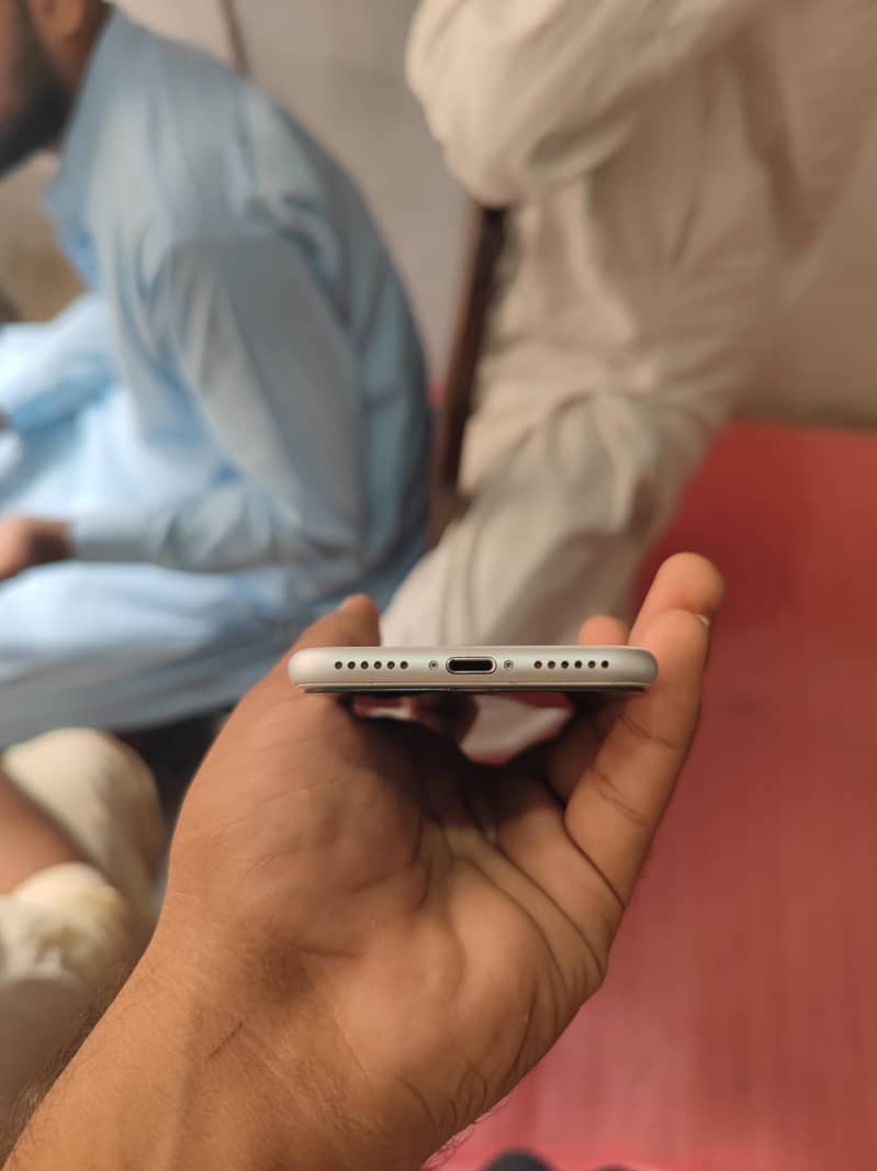 Apple iPhone 8 5