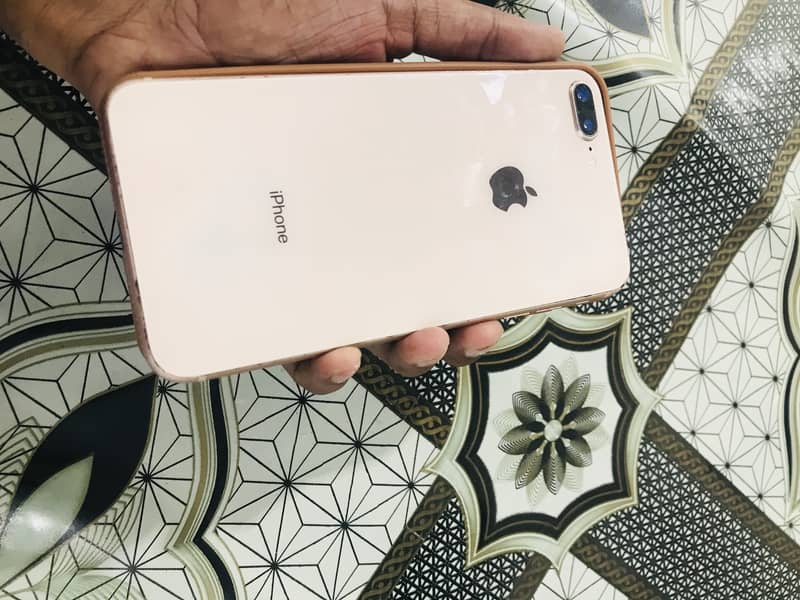 Apple iPhone 8 Plus 1