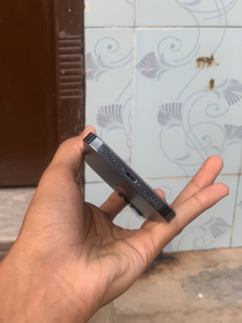 Apple iPhone 12 Pro 4