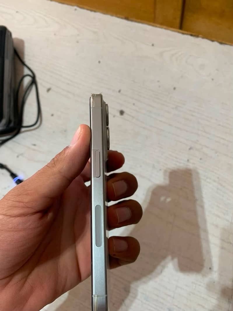 Apple iPhone 15 Pro 4
