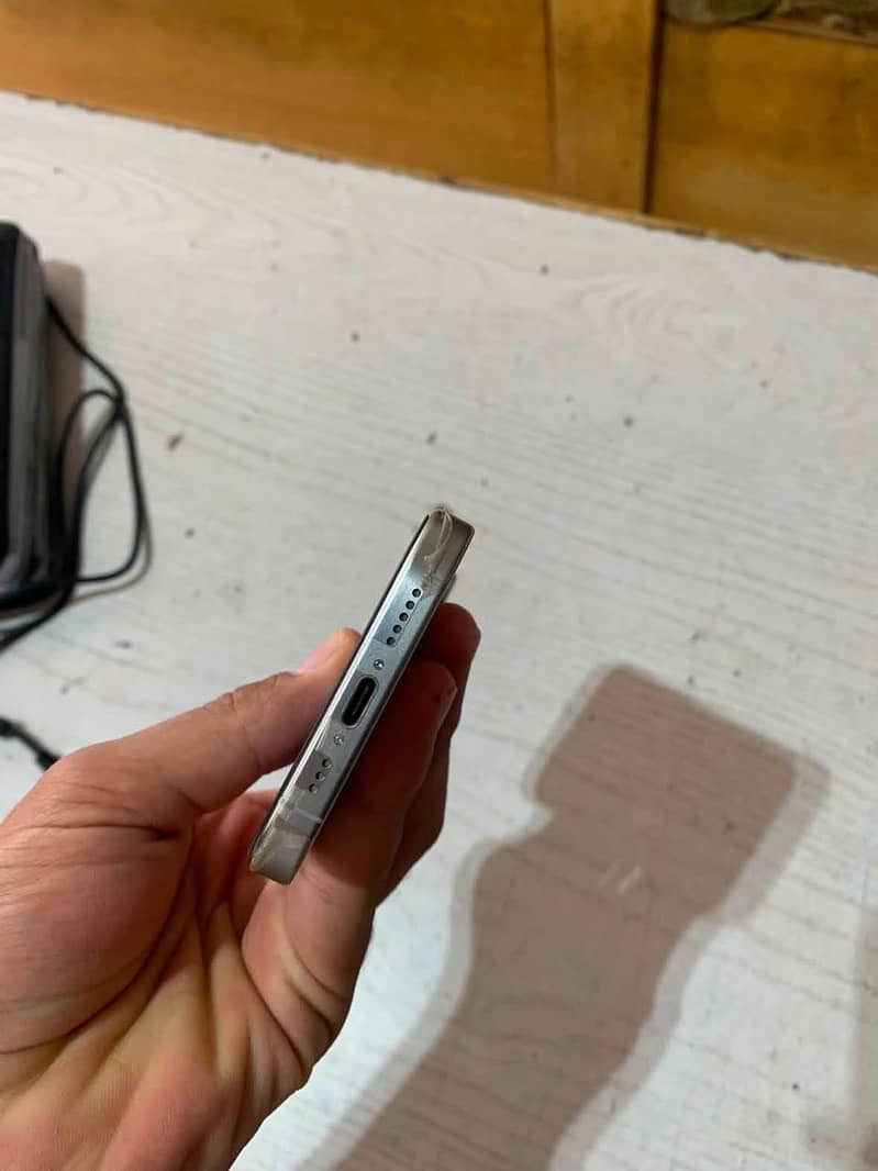 Apple iPhone 15 Pro 6